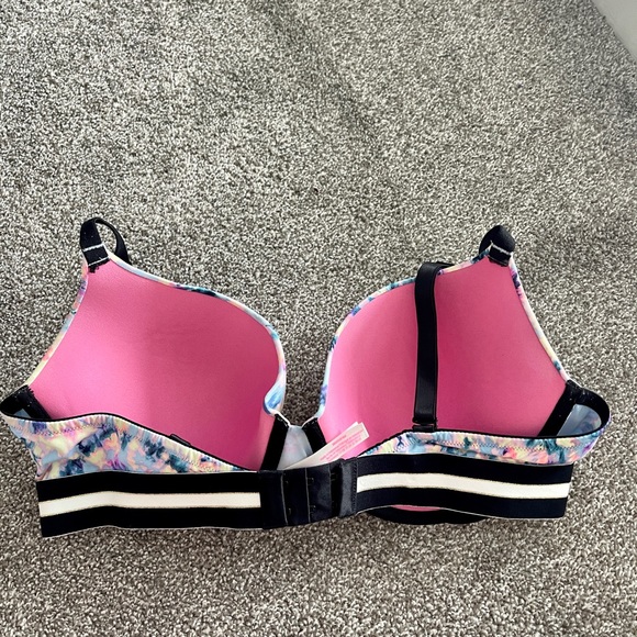 VS Pink Bra - Picture 3 of 3